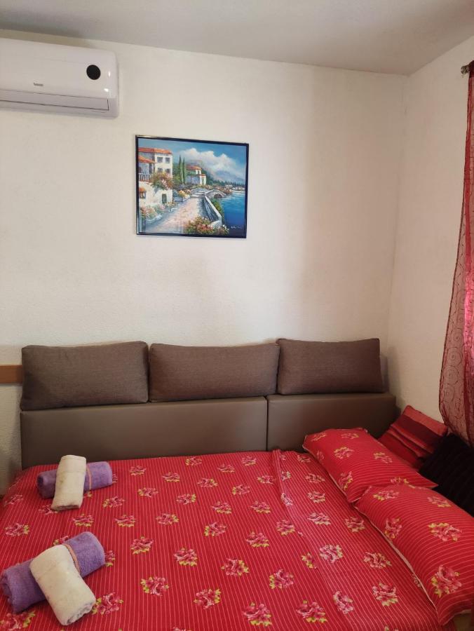 Apartmani Mara Rogoznica 罗戈兹尼察 外观 照片